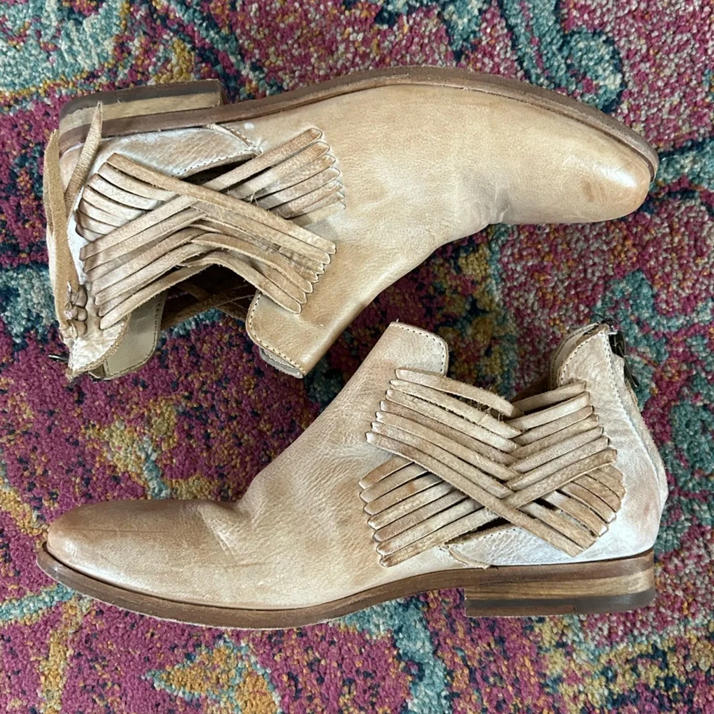 Baske | Women's Tan Leather Lexi Ankle Booties Back Zip Almond Toe Tassels Sz 8